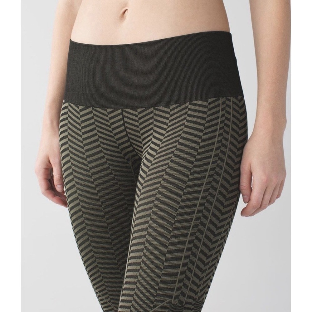 Lululemon In The Flow Crop II Leggings 6 Heathered Fatigue Green Herringbone